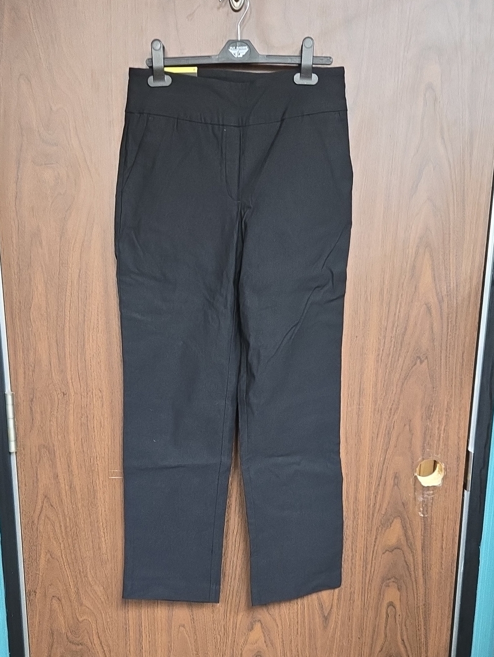 S.C. & Co. Size 6 Black Pull-On Straight Leg Trouser Pant